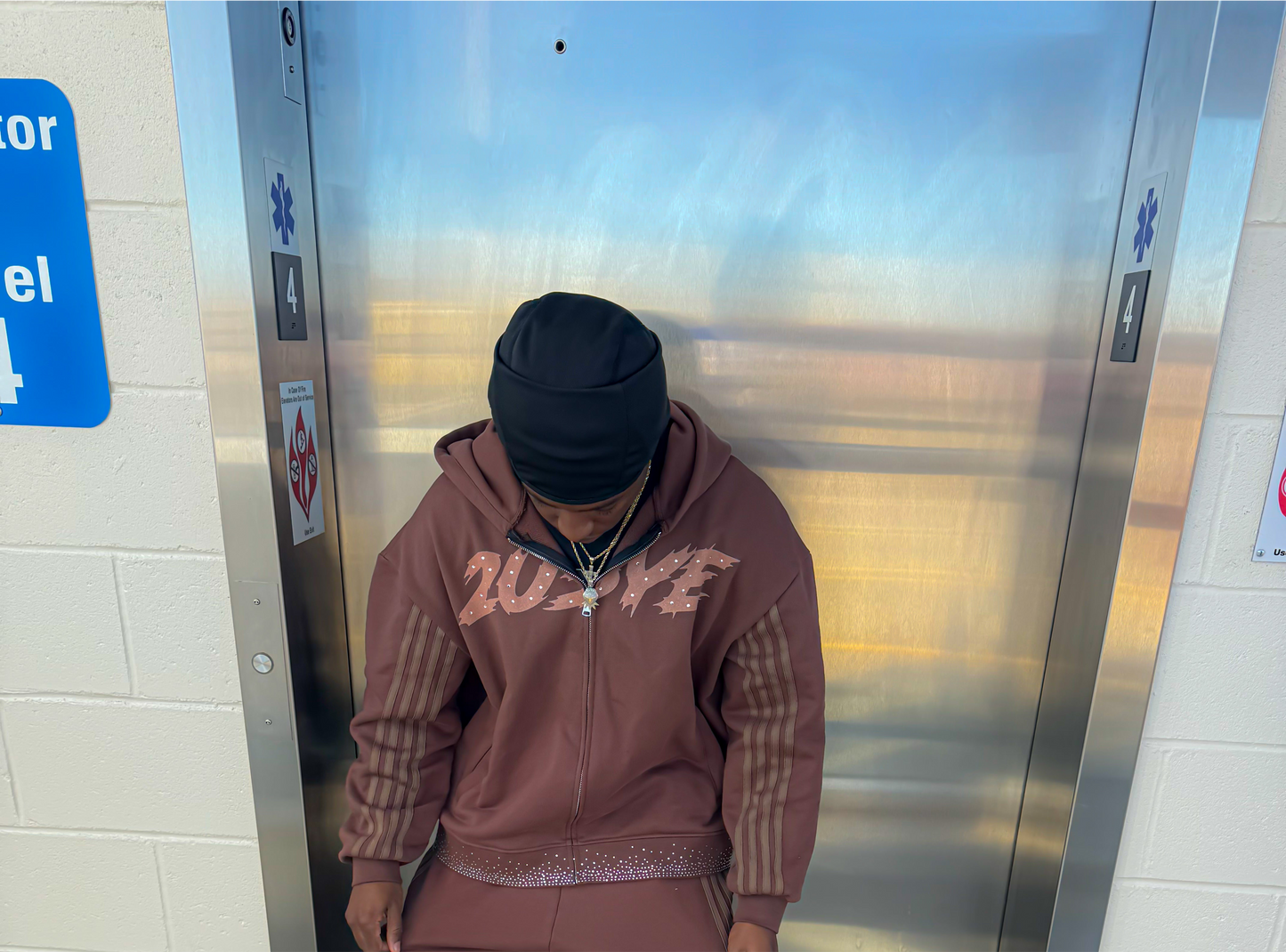 2u5ye zip- ups (only)